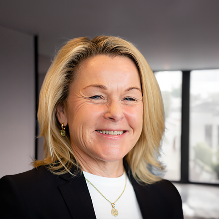 Portrait of Chief Commercial Officer Heidi Abel